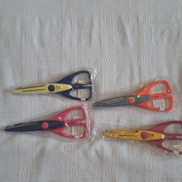 Provo Craft Paper Shaper Scissors 16 new pairs 34-0019 - 34-0034 - Picture 3 of 9